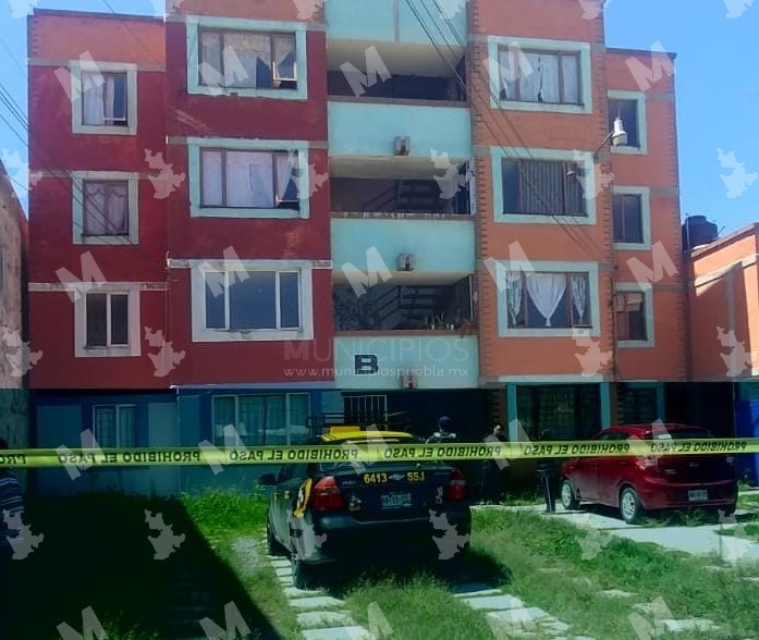 Muere mujer al caer tras un infarto en Bosques de San Sebastián