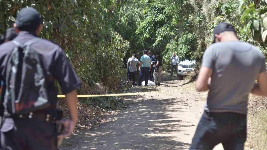 A balazos y machetazos asesinan a pareja de abuelitos en San Sebastián Tlacotepec