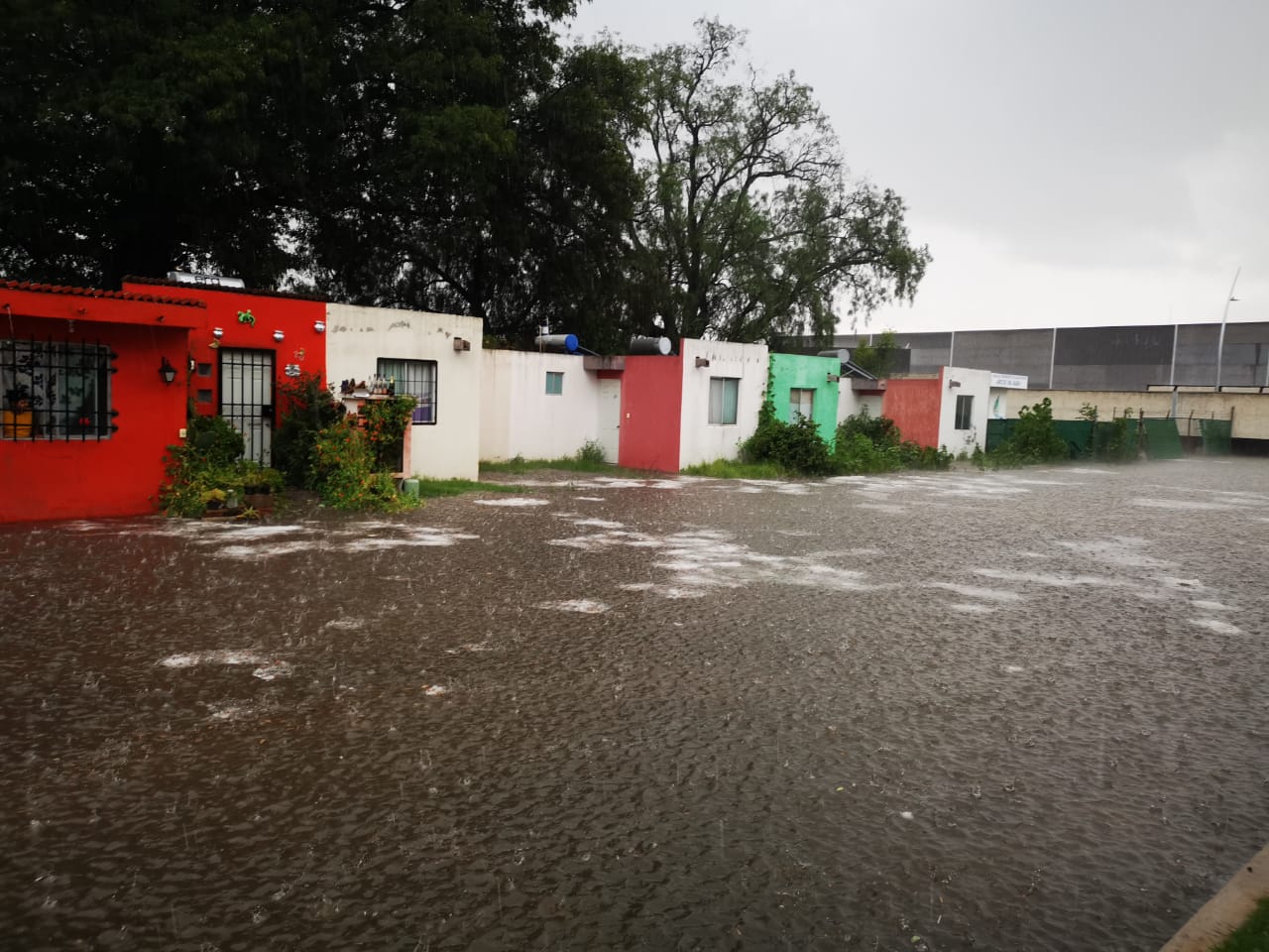 Lluvia inunda fraccionamiento en Huejotzingo