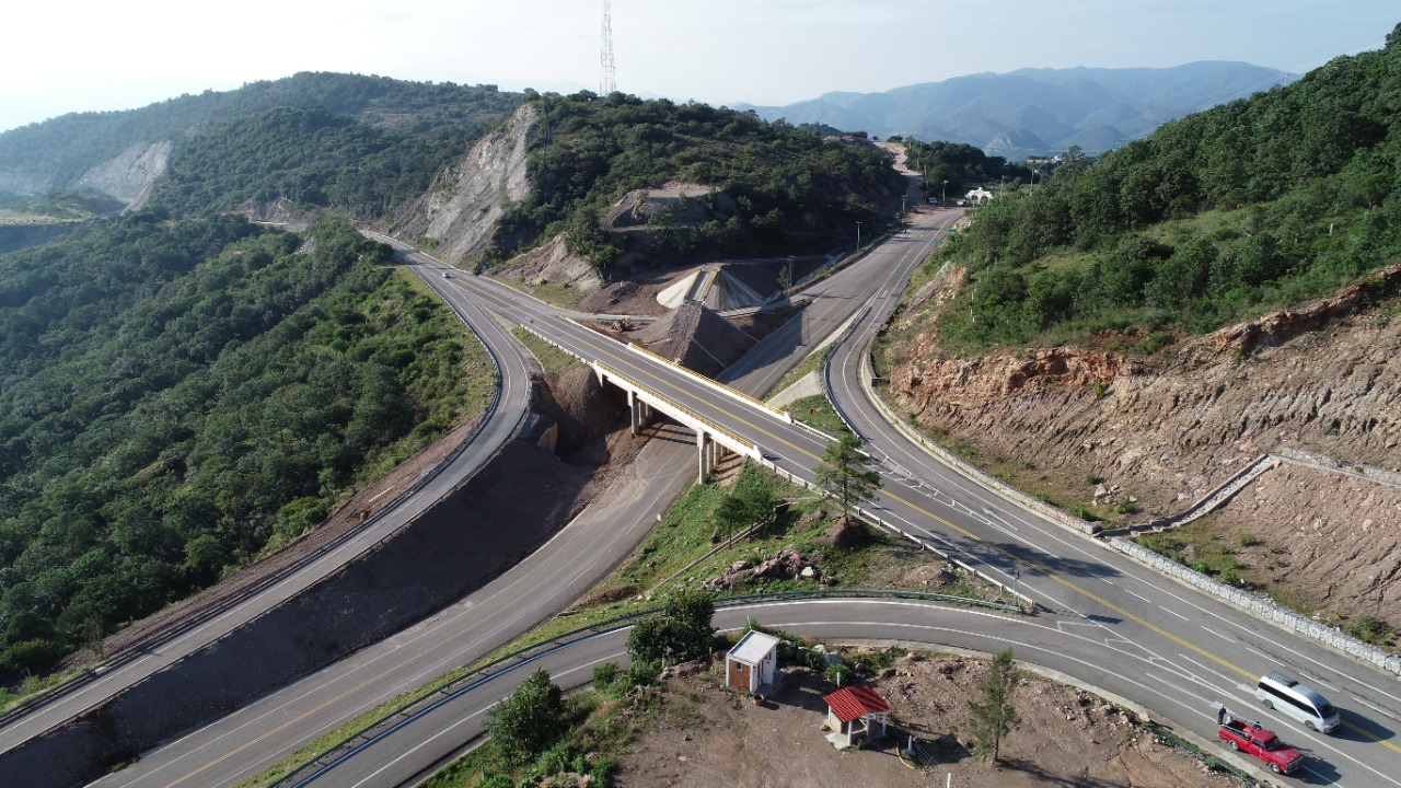 AMLO compra a Carlos Slim concesión de la carretera Mitla-Tehuantepec en Oaxaca