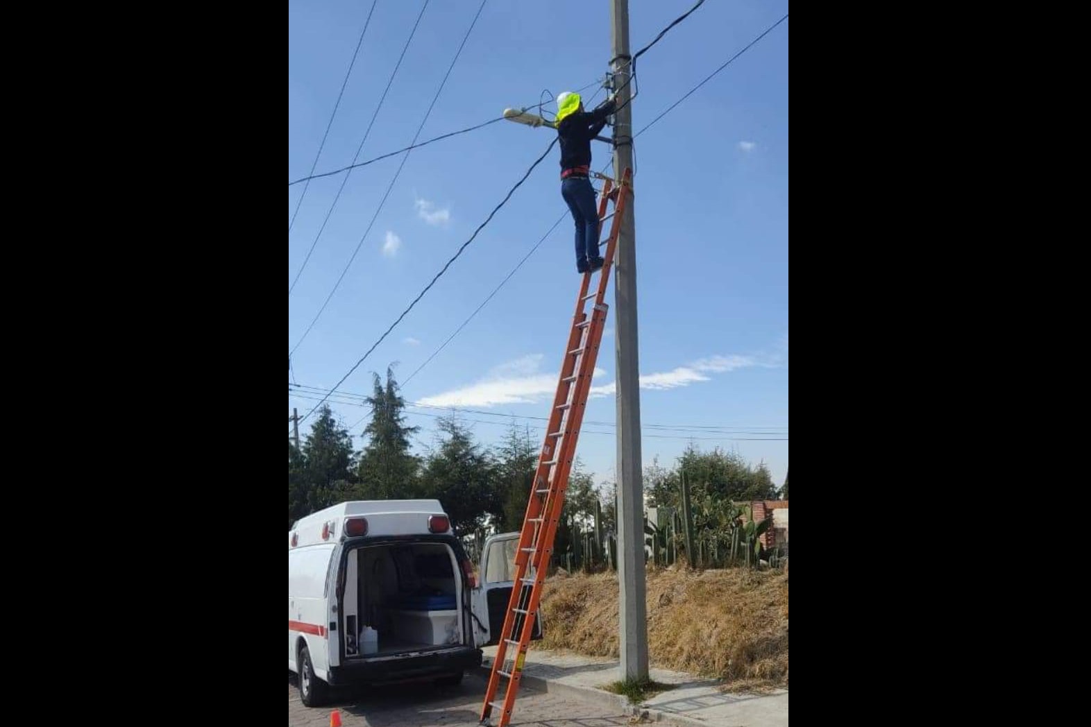Usan ambulancia para servicios públicos en Tzompantepec