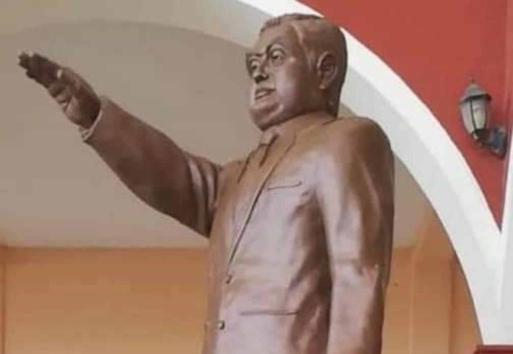 Edil llama envidiosos a quienes exigieron retirar estatua de Barbosa