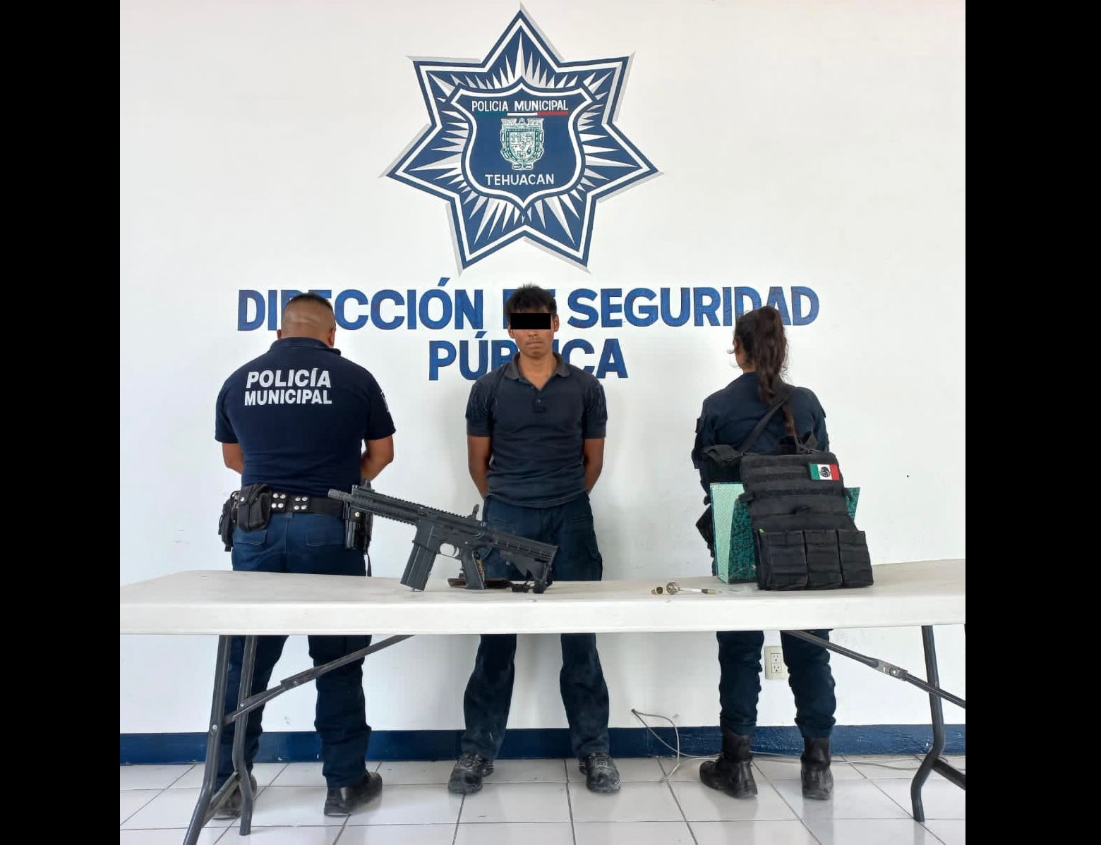 Aseguran a falso policía con réplica de arma de Tehuacán