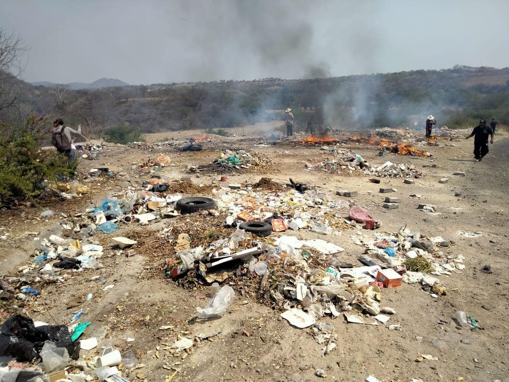 Realizan limpieza de basureros clandestinos en Teotlalco 