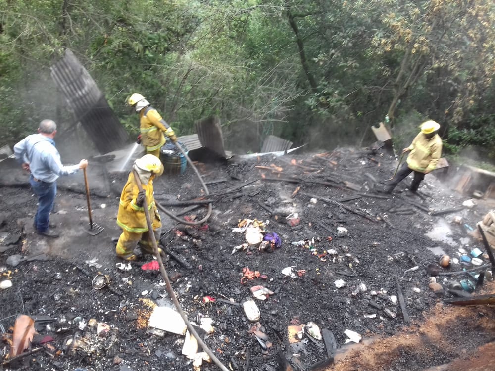 Familia pierde su casa en un incendio en Huauchinango