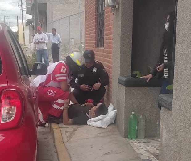 Balean en calles de Tlaxcala a joven originario de Tehuacán