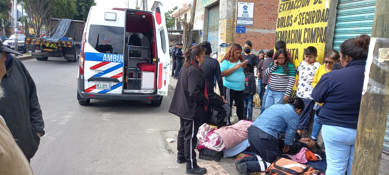 Embarazada se cae de ruta en la colonia Granjas de San Isidro