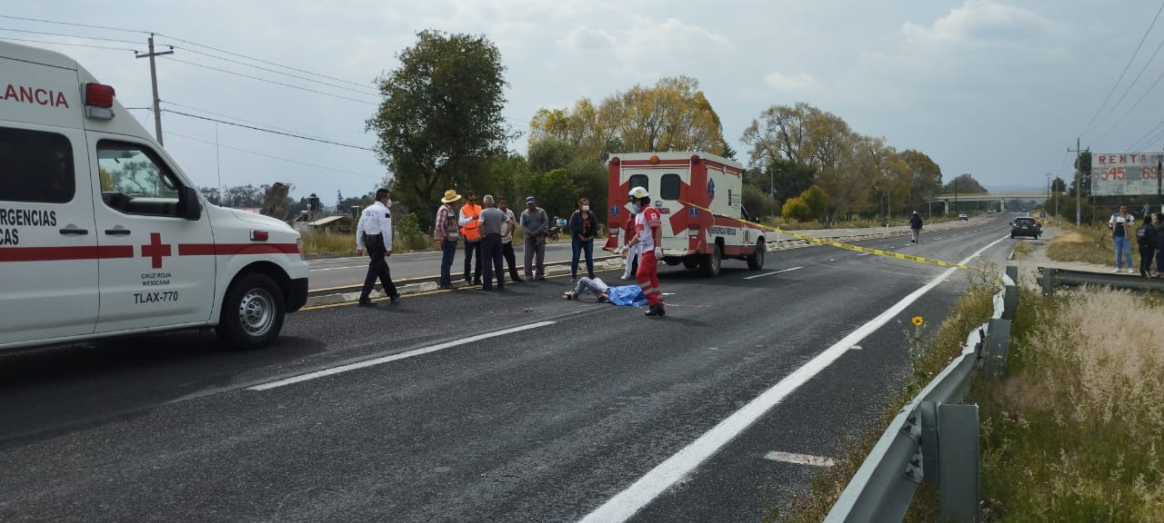 Muere hombre al caer de remolque sobre la Tlaxcala-Texmelucan