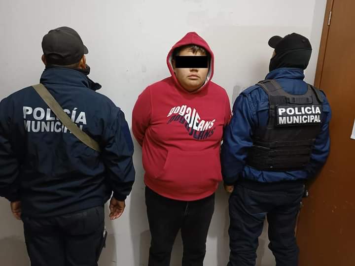 Detienen a dos hombres con armas y droga en Tlalancaleca
