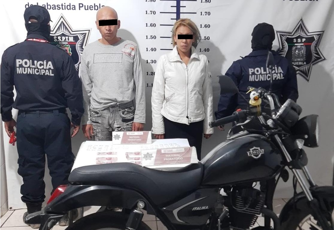 Aseguran a dos presuntos narcomenudistas en Texmelucan