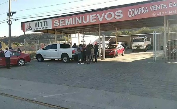 Detectan coches irregulares en lote de autos de Tehuacán