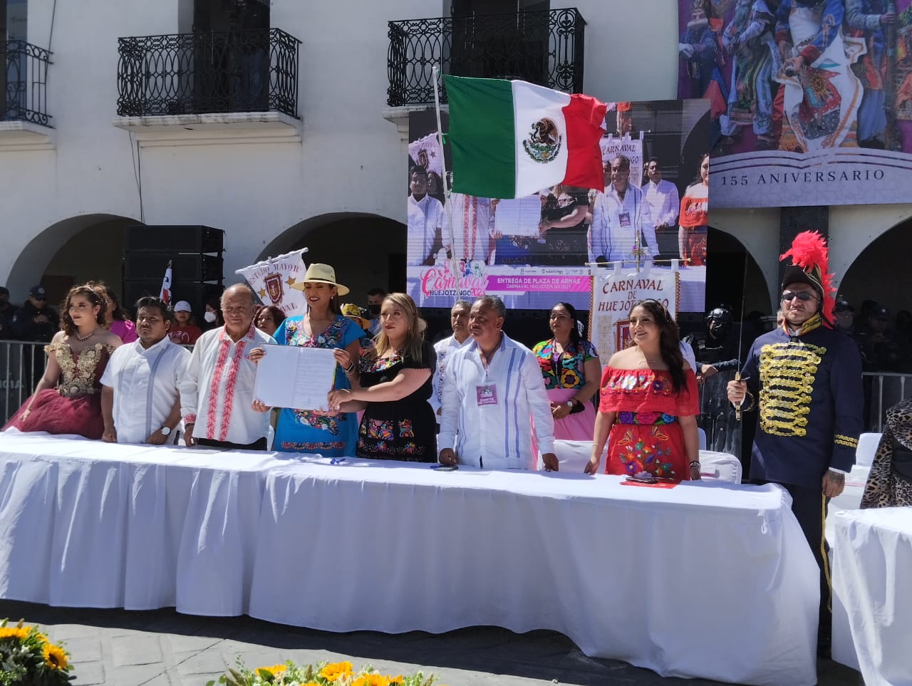 VIDEO Con la entrega de la Plaza de Armas al General, arranca el carnaval de Huejotzingo