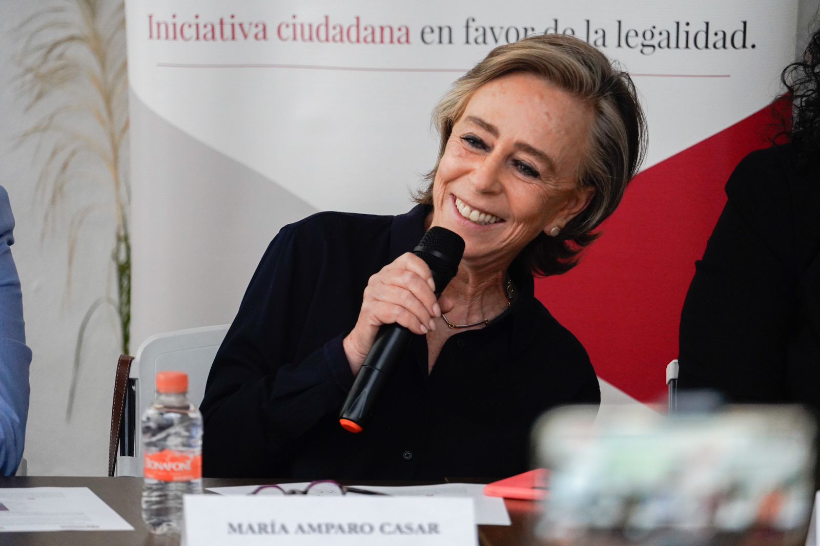 Muestran solidaridad con María Amparo Casar