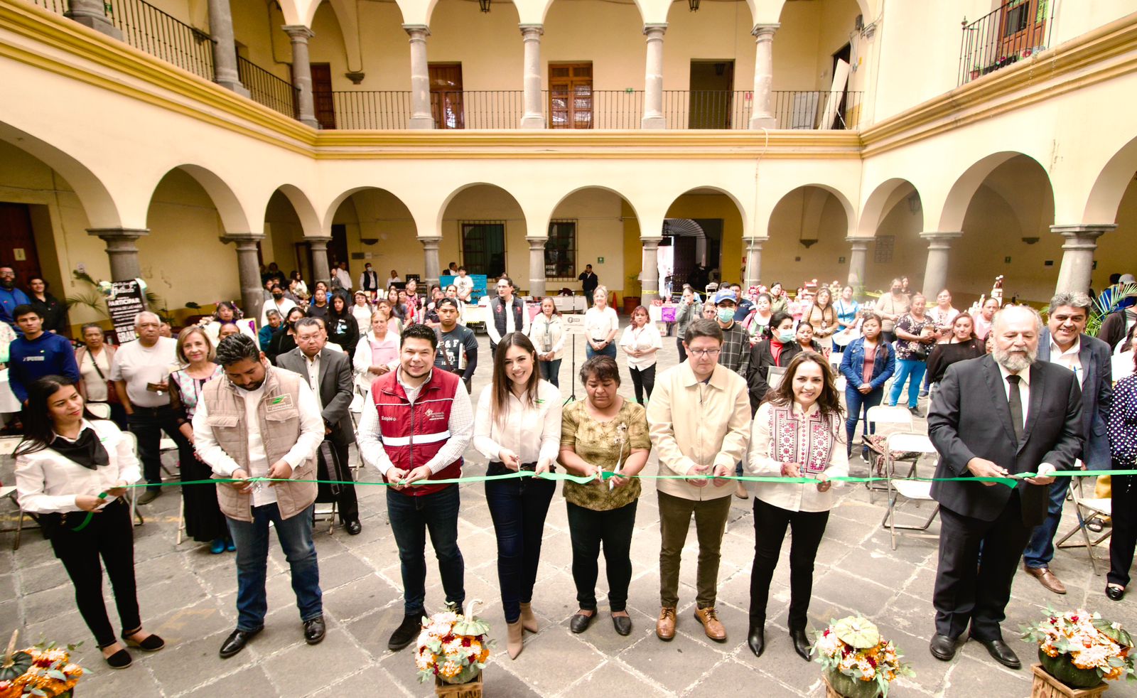 Gobiernos estatal y federal ofrecen créditos a micronegocios poblanos