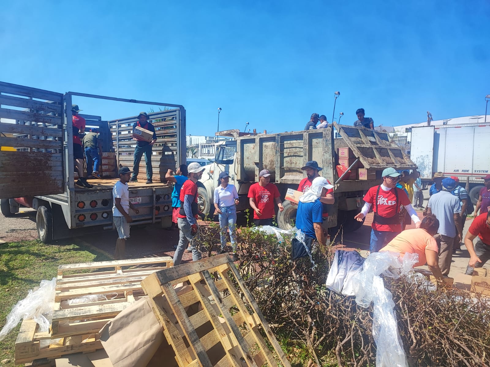 UPAEP entrega víveres a damnificados por el huracán Otis en Guerrero