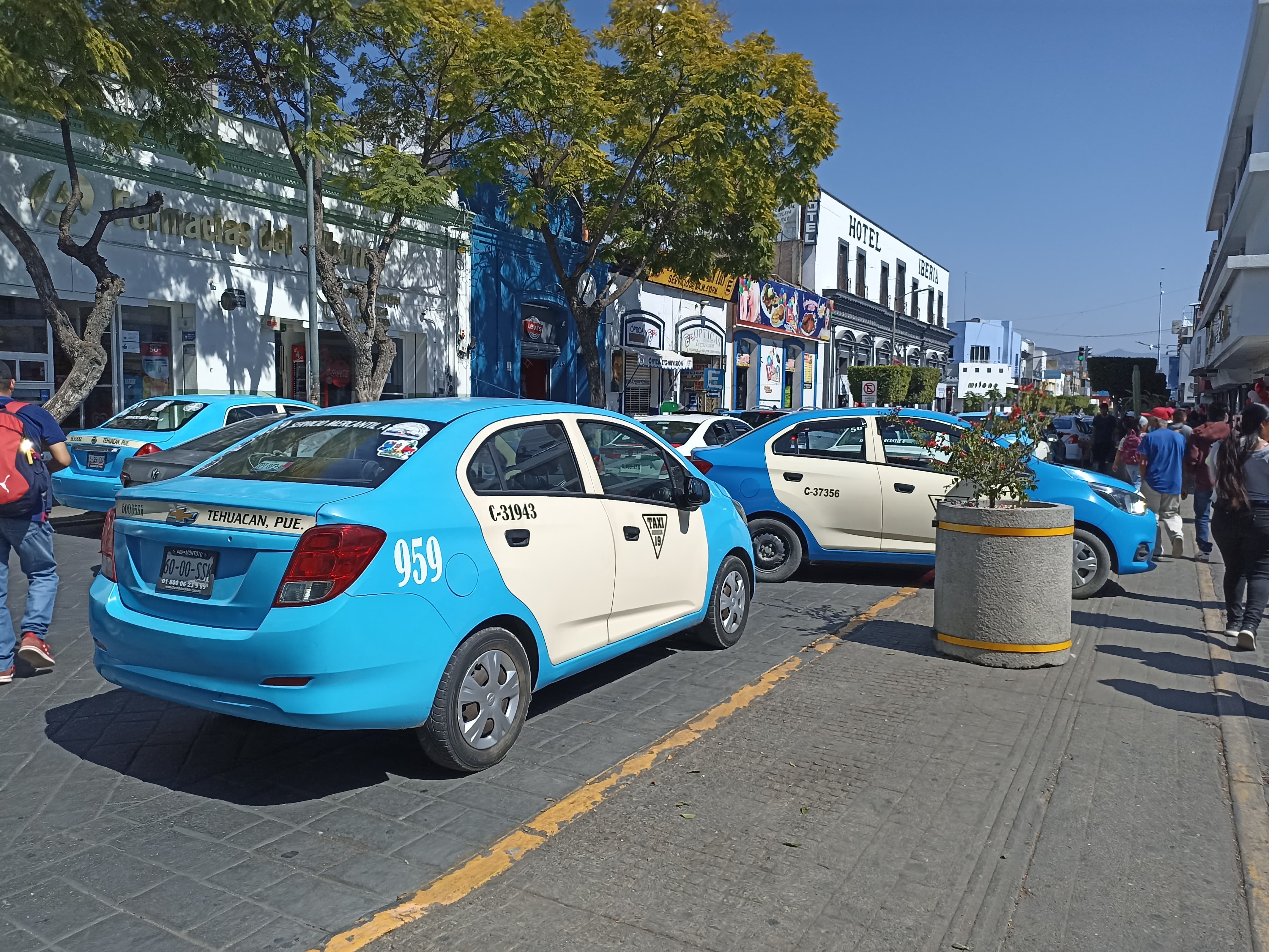 Amagan taxistas con más protestas contra servicio de plataformas