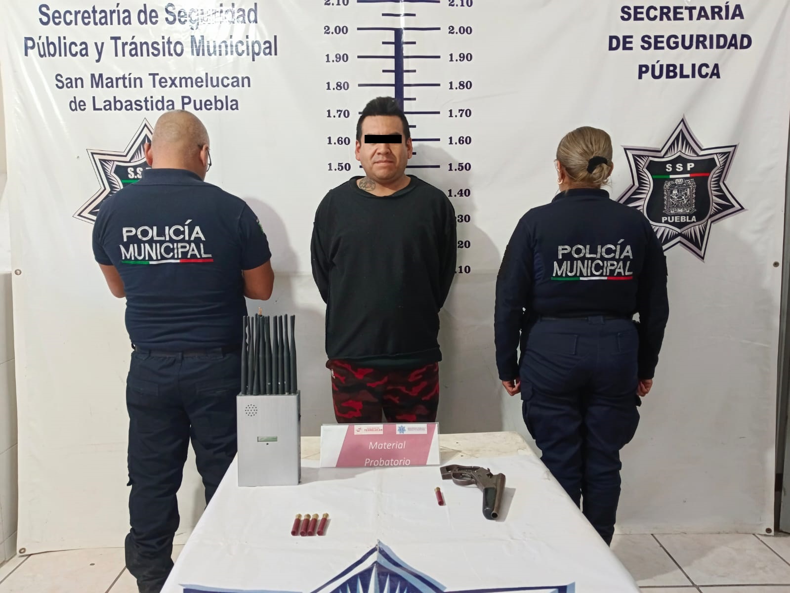 En Texmelucan aseguran a hombre armado con inhibidor de señal