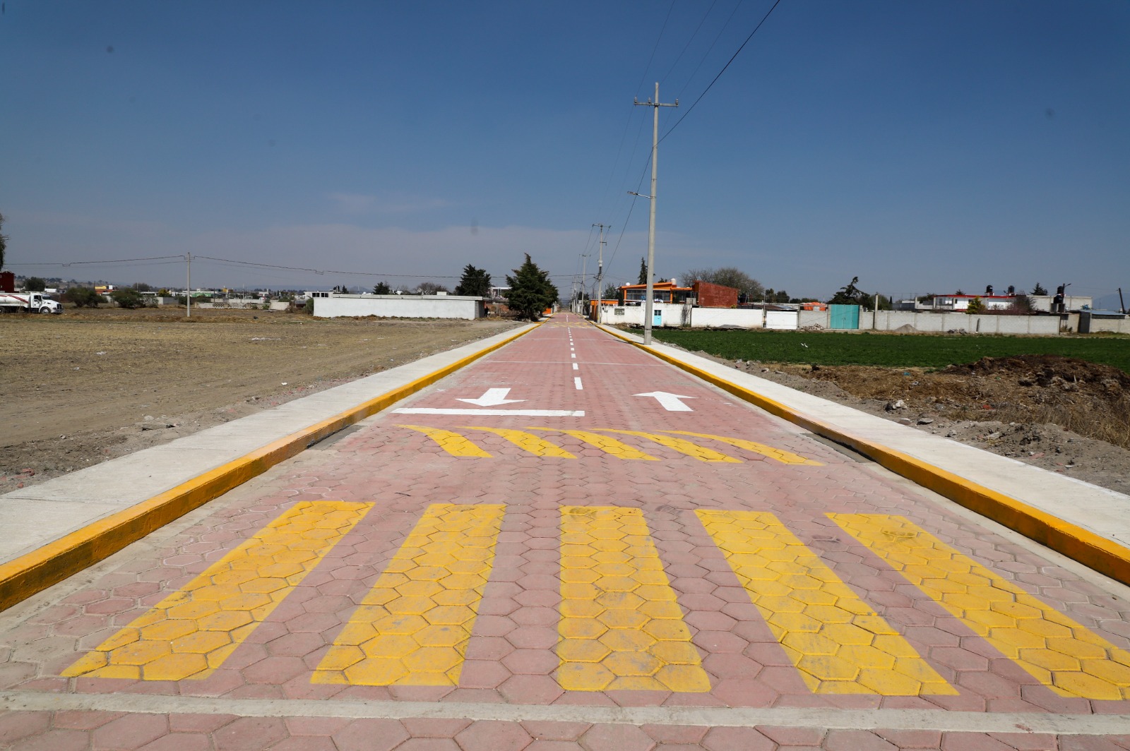 Céspedes inaugura pavimentación de las calles en San José Chiapa