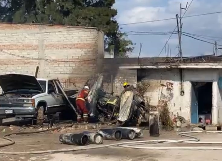 Explotan tanques de gas en Tehuacán y dejan un herido