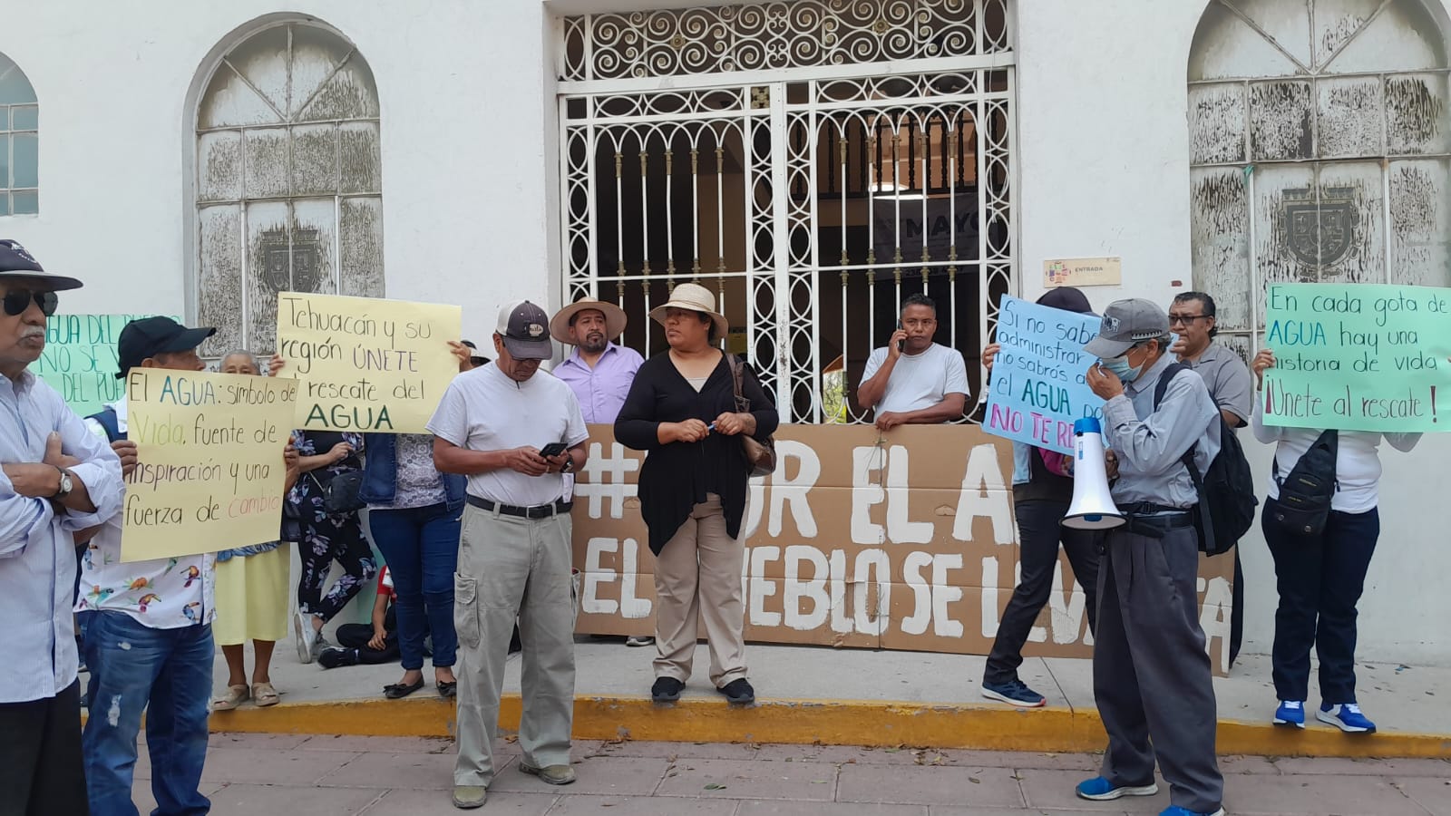 Habitantes de Teotipilco toman edificio Morelos para exigir diálogo con autoridades
