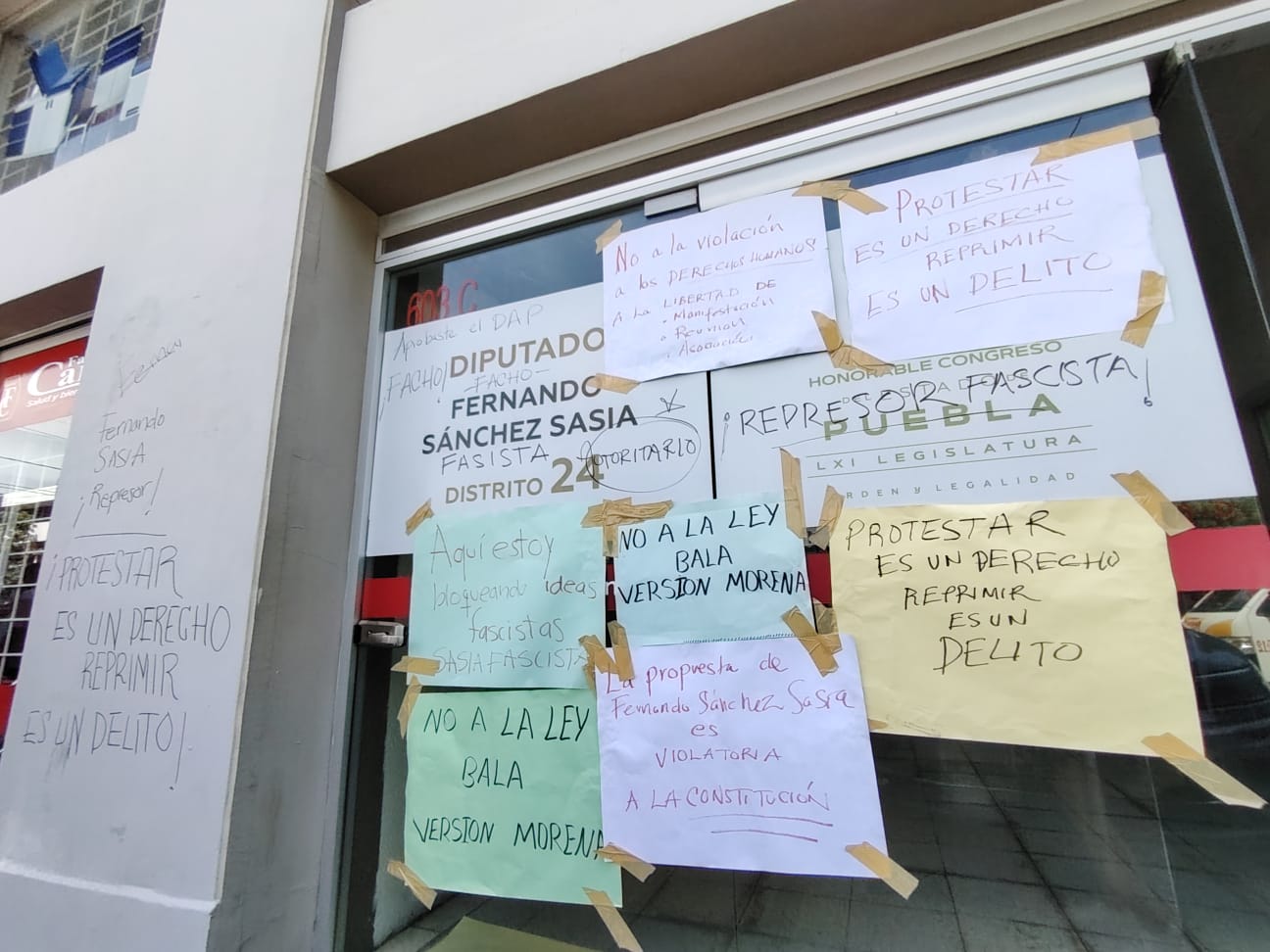 Protestan contra el diputado Fernando Sánchez en Tehuacán por proponer penalizar bloqueos carreteros