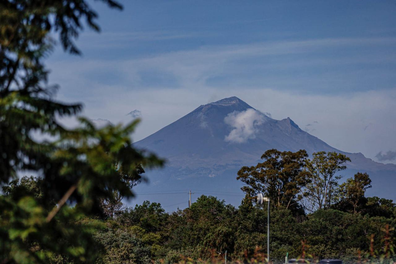 Despejados, amanecen el Popocatépetl e Iztaccíhuatl este 1 de agosto
