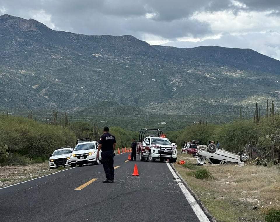 Volcadura en la Tehuacán-Huajuapan deja una persona muerta y 7 más lesionadas