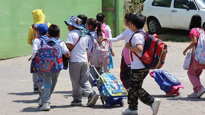 La SEP ofrece becas a alumnos de escuelas oficiales para que continúen preparándose