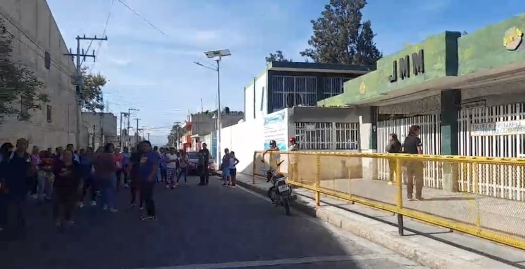 Se quedan sin clases 180 estudiantes de primaria por reubicación de escuela en Tehuacán