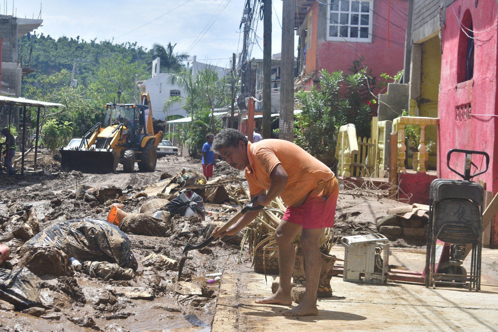 Comienzan labores de limpieza en Puerto Marqués, tras paso de John