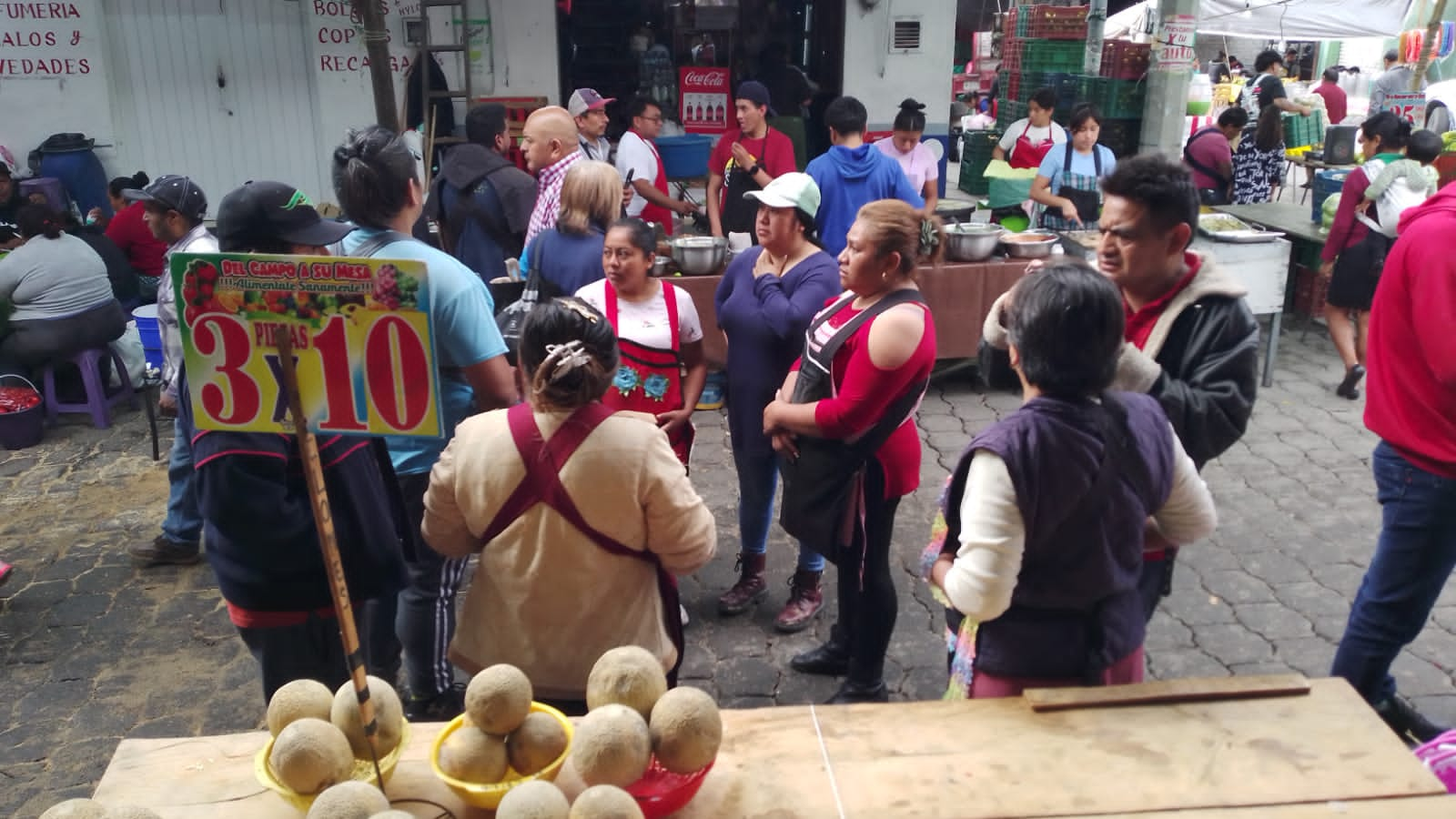 Comerciantes de la Purísima en Tehuacán venden entre lixiviados y malos olores