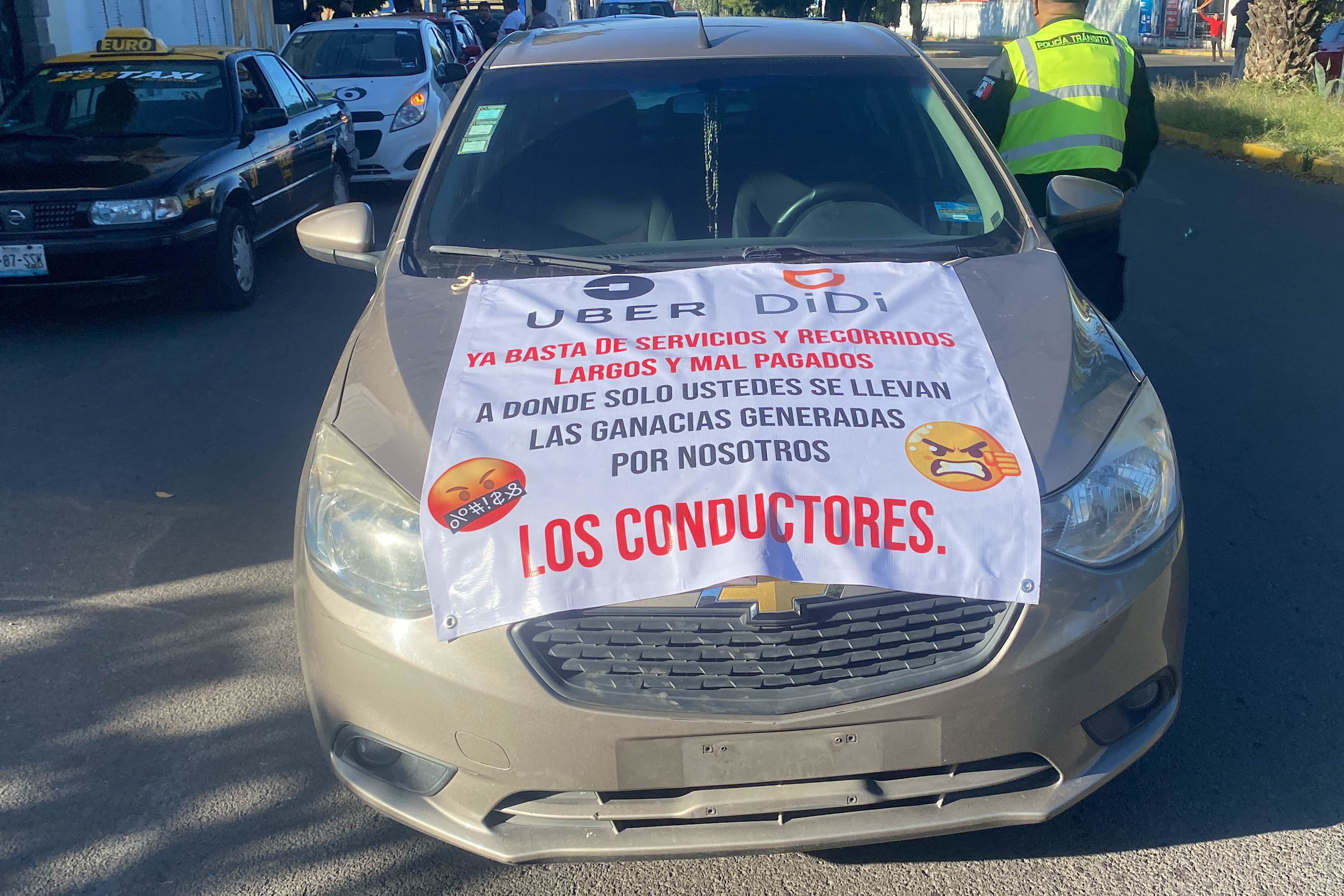 VIDEO Realizan protesta conductores de Uber y Didi en Puebla