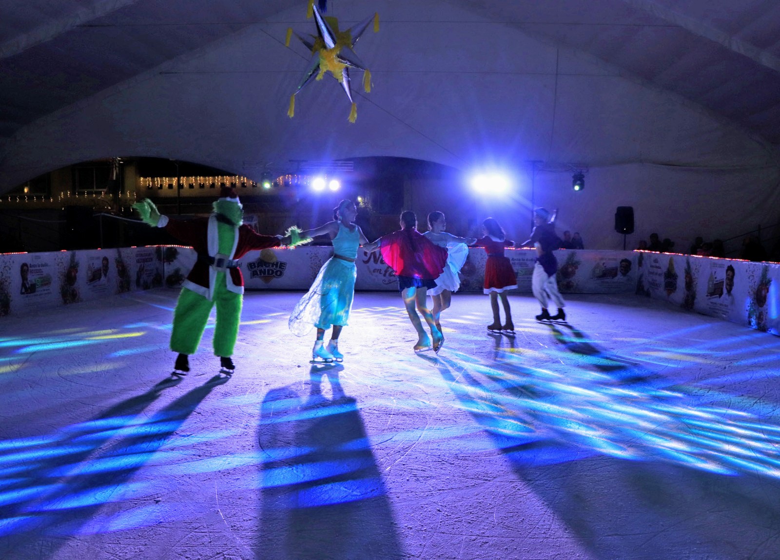 Patinarte, espectáculo sobre hielo que disfrutaron las familias de Cuautlancingo