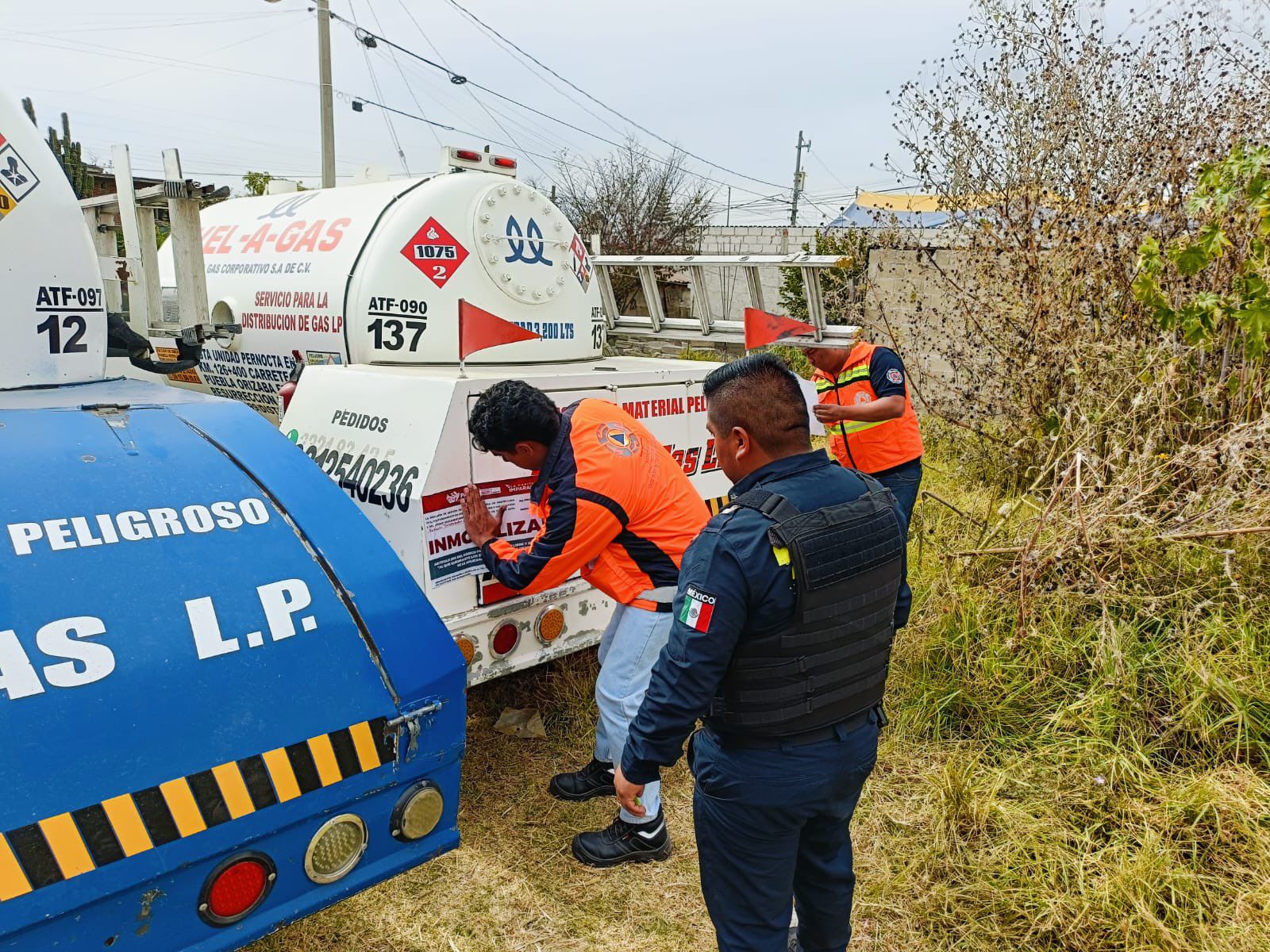 Inmovilizan dos pipas de gas LP por falta de medidas de seguridad en Puebla capital 