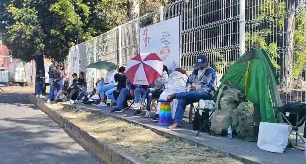 Acampan y hacen fila por inscripción de planilla para renovar juntas auxiliares en Puebla 