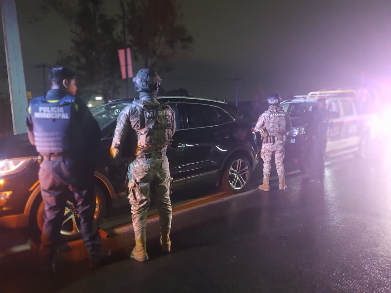 Aseguran camioneta Lincon con reporte de robo en Cuautlancingo