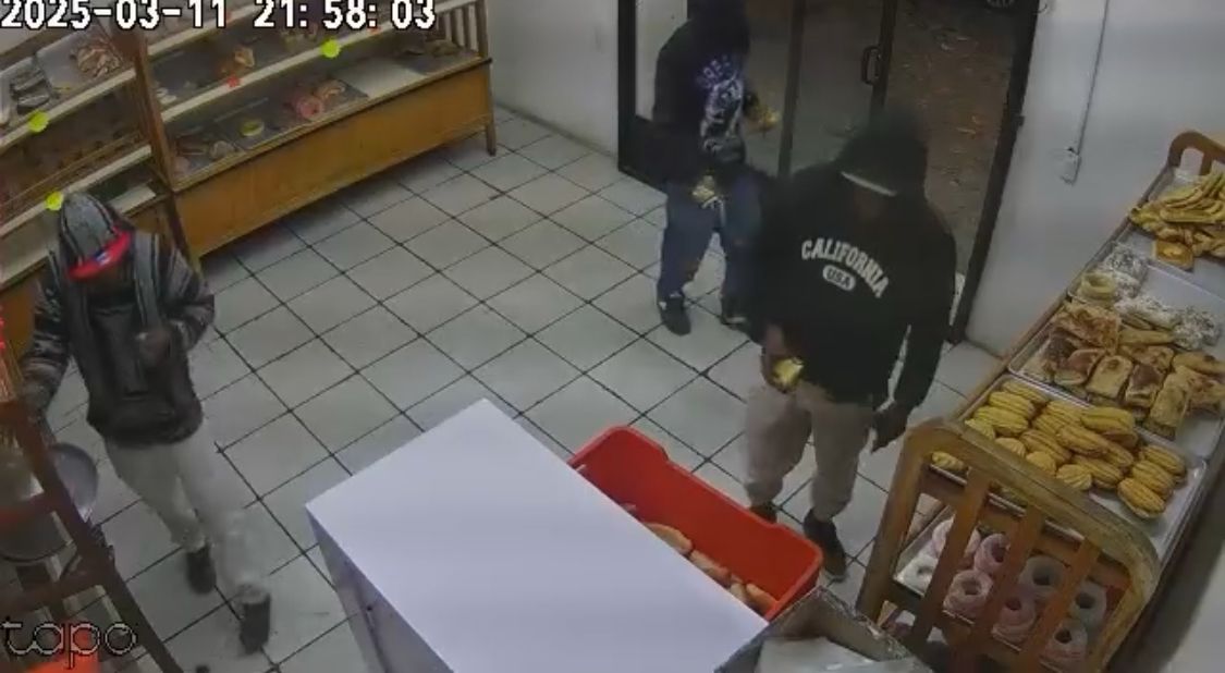 Delincuentes asaltan panadería en Santo Tomás Chautla