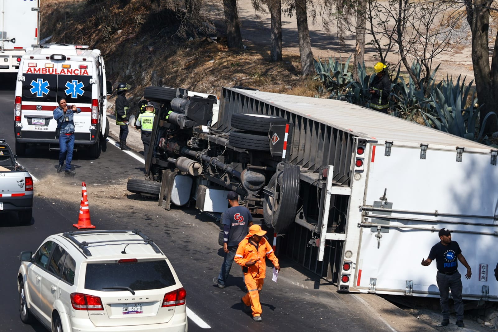 Se registró una aparatosa volcadura en la autopista Apizaco - Tlaxcala