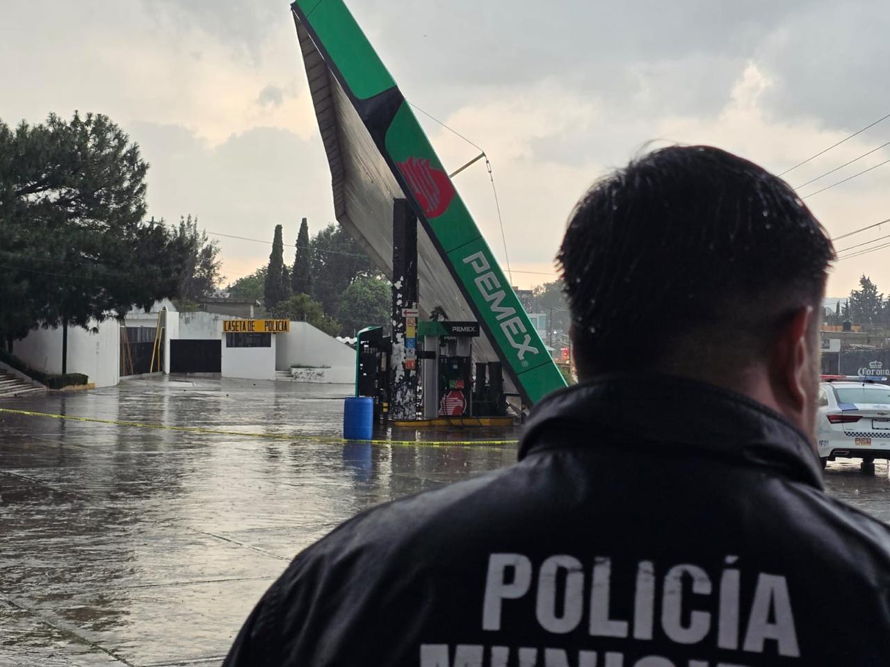 Colapsa techumbre de gasolinera en Tepeyanco, Tlaxcala