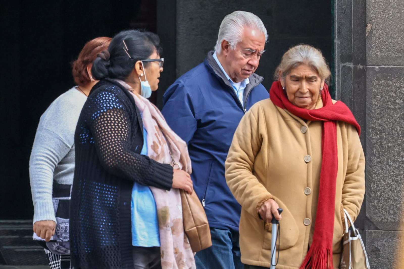 Trato digno a las personas adultas mayores contribuye a su bienestar físico y emocional