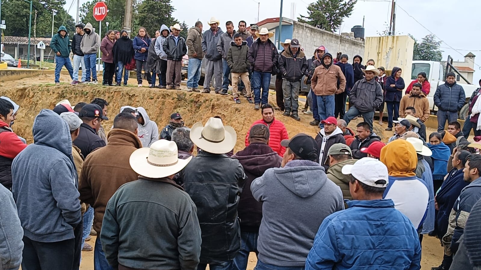 Retienen a director de obras de Ajalpan en Boca del Monte