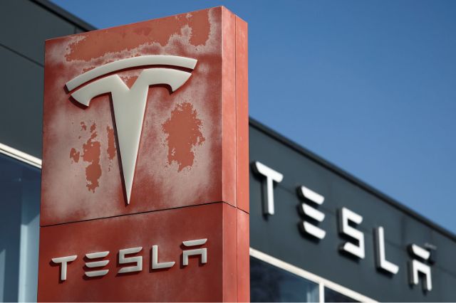 Tesla reporta caída del 16% en ganancias y sus acciones se desploman