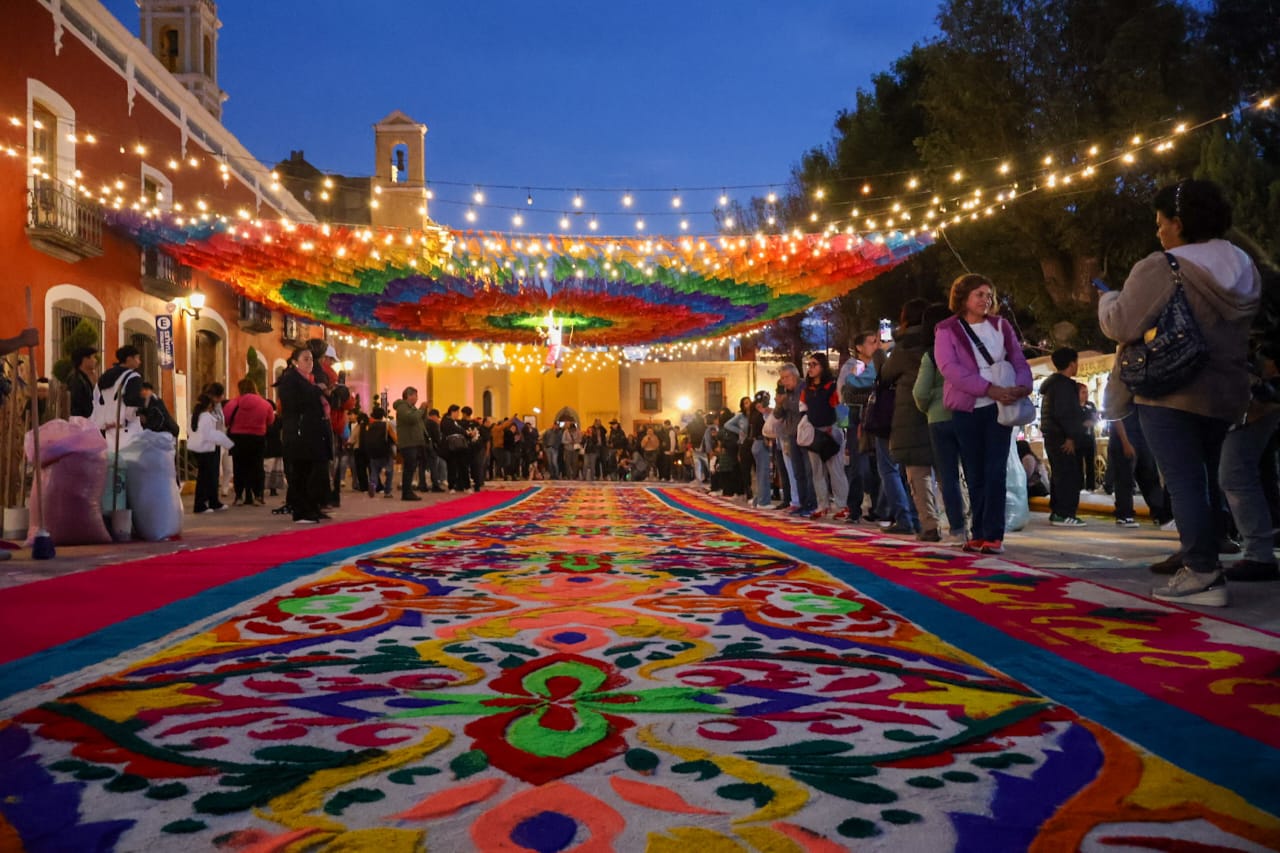 Las calles de Huamantla cubiertas de Arte y fe en la Noche que nadie duerme 