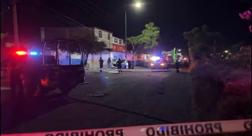 Balean a hombre cuando viaja a en su vehículo en Tehuacán 