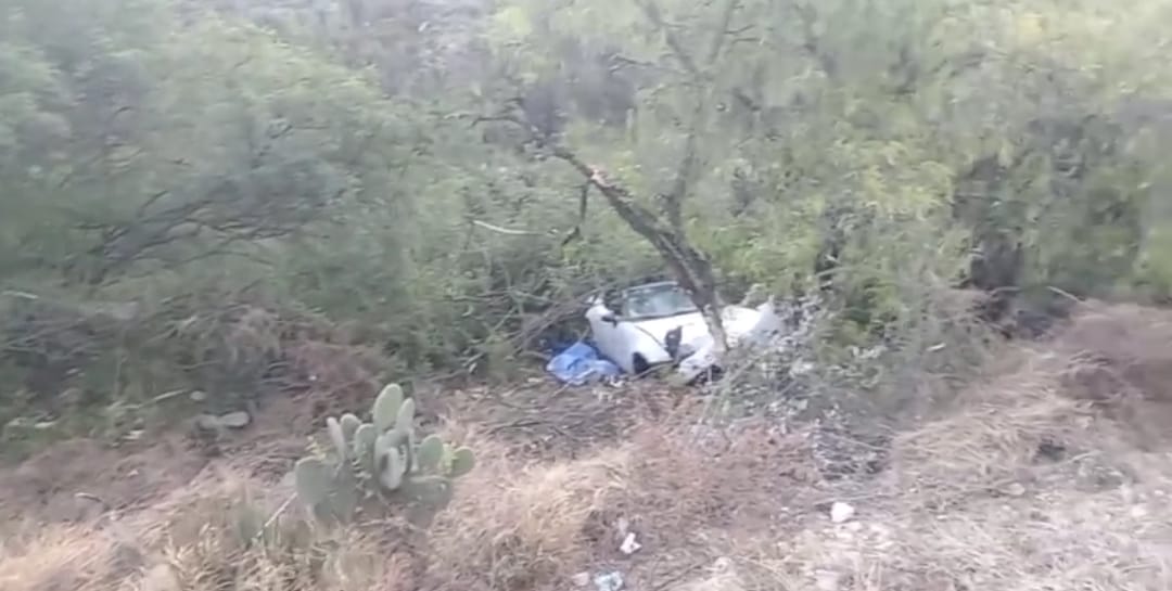 Volcadura en la federal Tehuacán-Huajuapan deja un fallecido y un lesionado