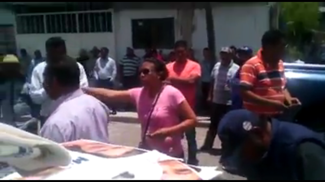 (VIDEO) Llegan grupos de choque de Morena a Acajete