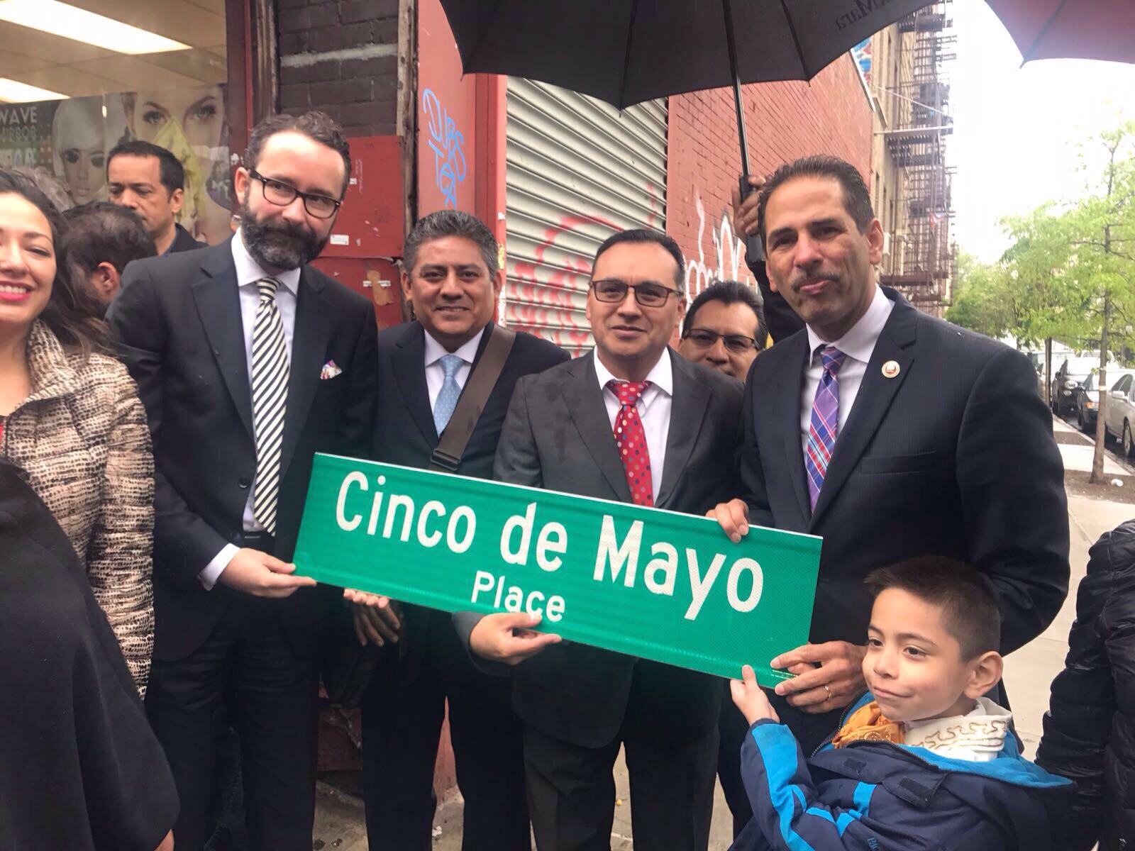 Nombran Cinco de Mayo a calle del Bronx en ciudad de Nueva York
