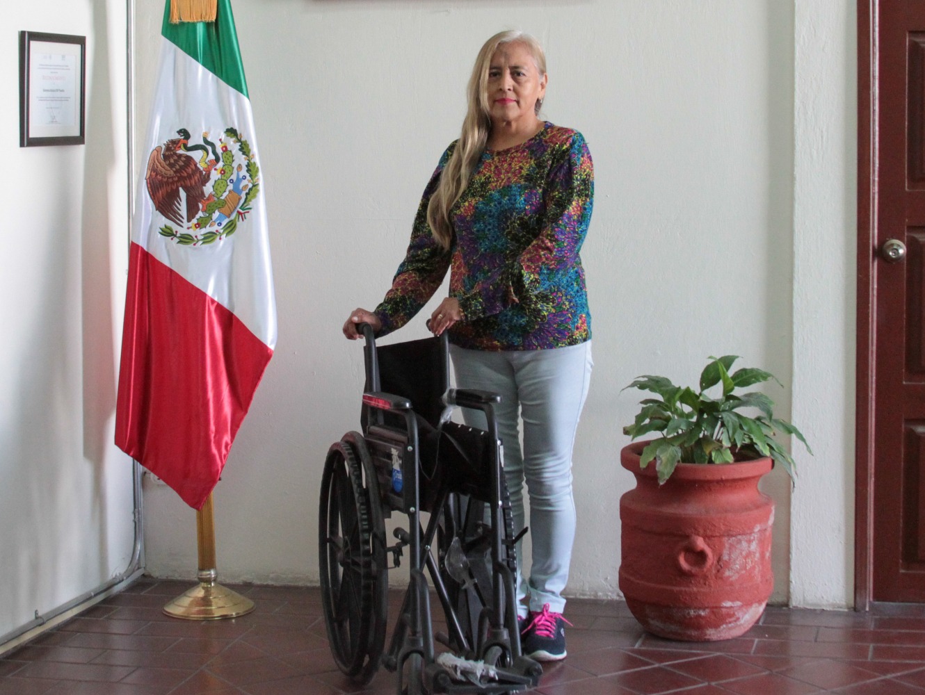Apoya SEDIF a persona con discapacidad de Yeloixtlahuaca