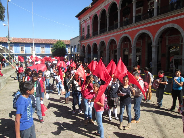 Denuncian carencia de aulas y baños en escuelas serranas de Puebla