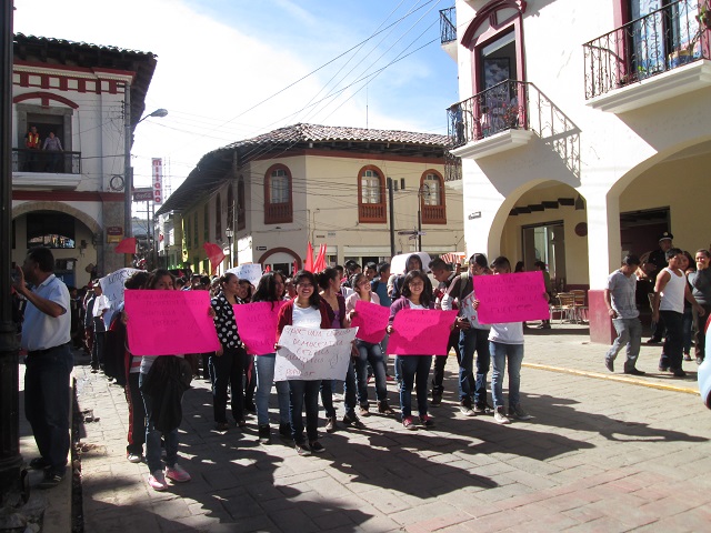 Denuncian carencia de aulas y baños en escuelas serranas de Puebla